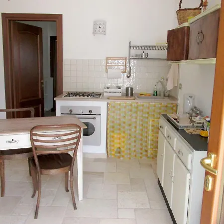 Specchia Casa Gialla